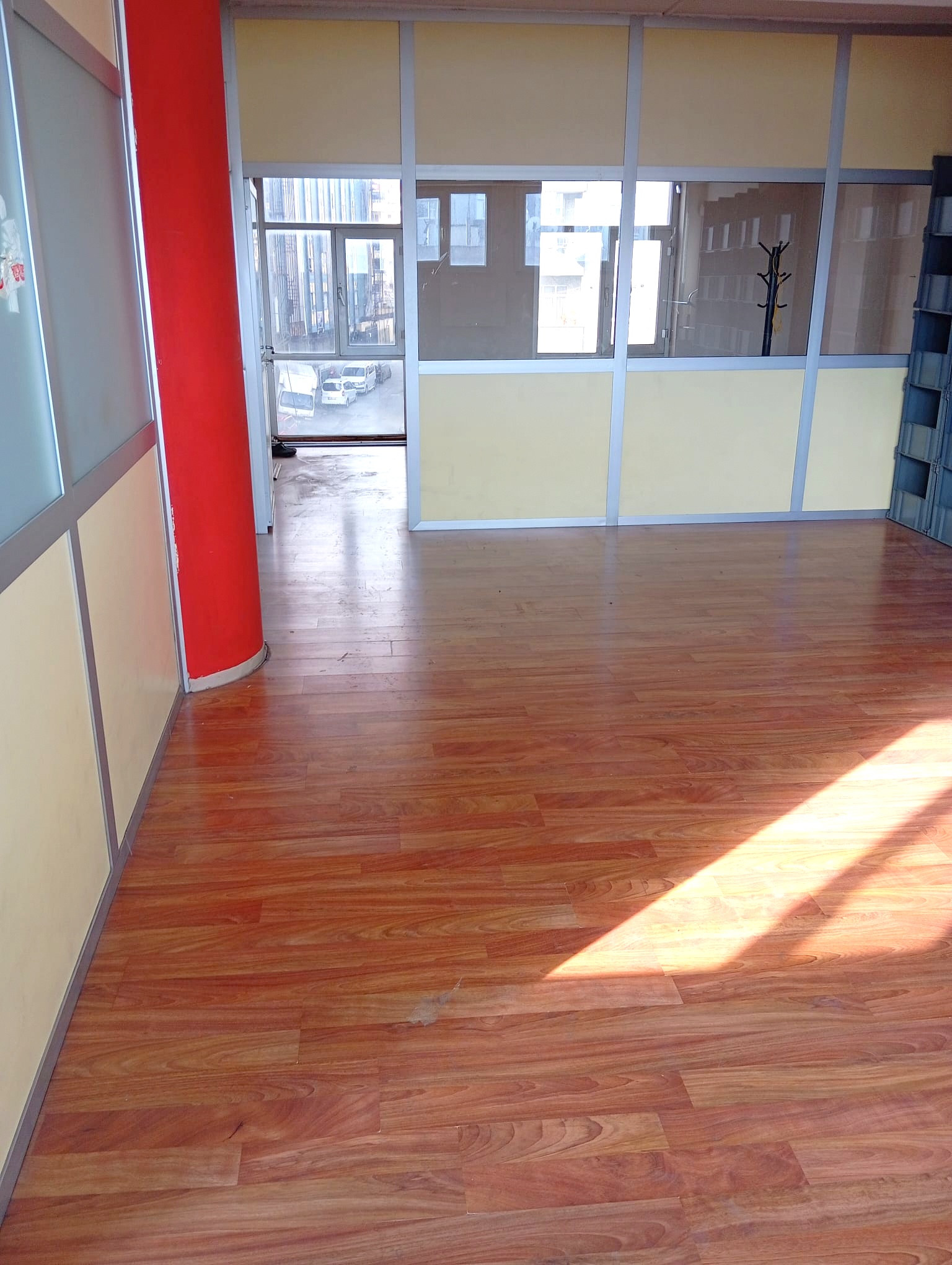 BAĞCILAR MASLAK CADDESİ ÜZERİNDE KİRALIK 105 m2 OFİS